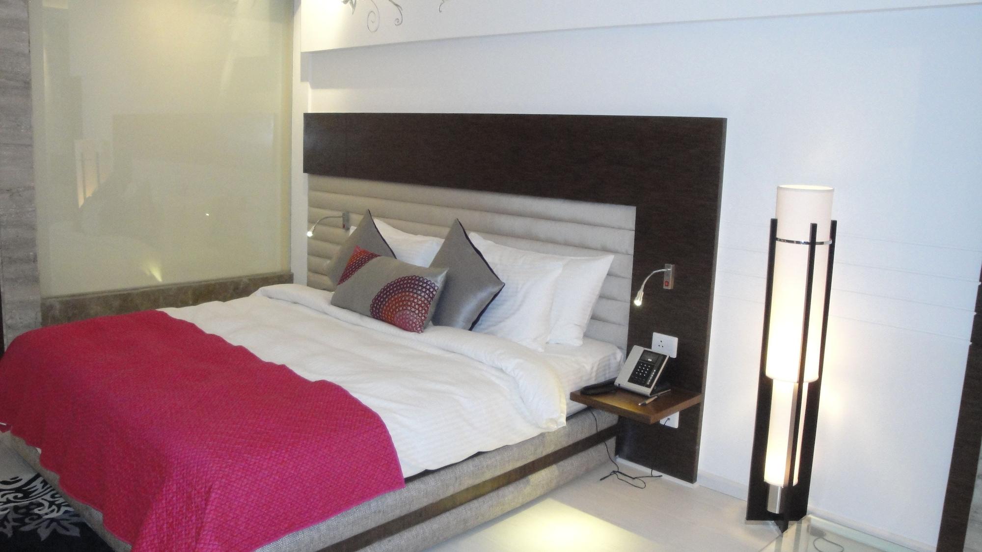 Maya Hotel Chandīgarh Extérieur photo